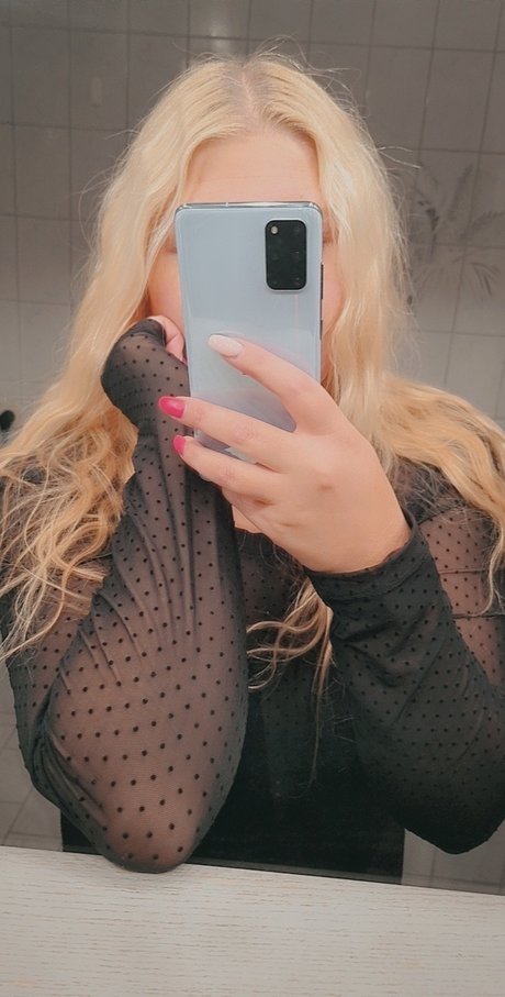 Mia MichelleVIP_ onlyfans explicit content