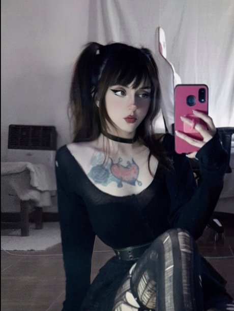 Mila Robinson nude onlyfans leak