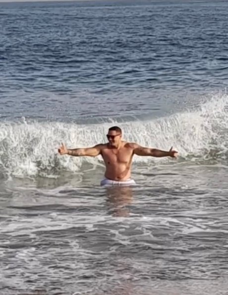 MIlan Thomson onlyfans naked leak