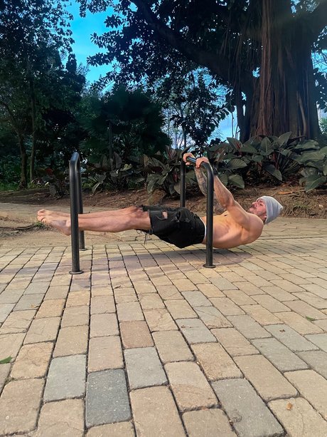 Mike Zander ass onlyfans