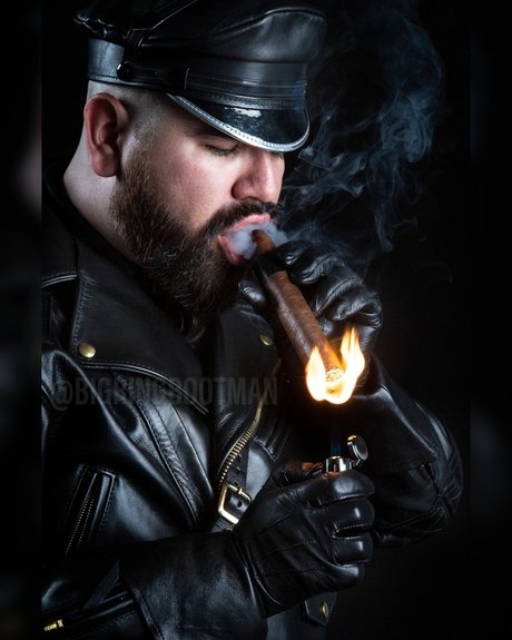 BigRingBootman onlyfans topless