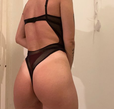 Romanian girl_ onlyfans nude content
