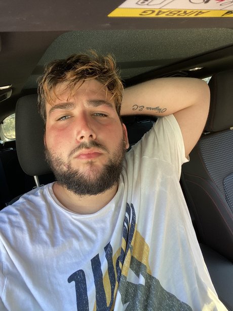 Chubby Bear_ onlyfans leaks.