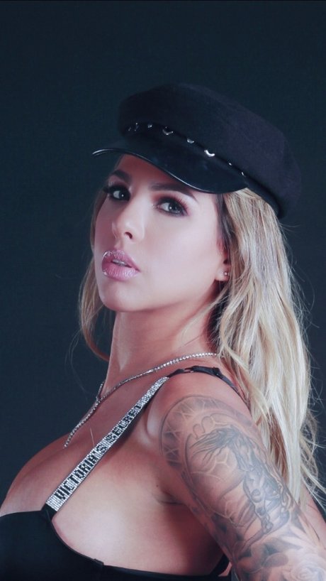 Michelle Montcourt_ onlyfans strip