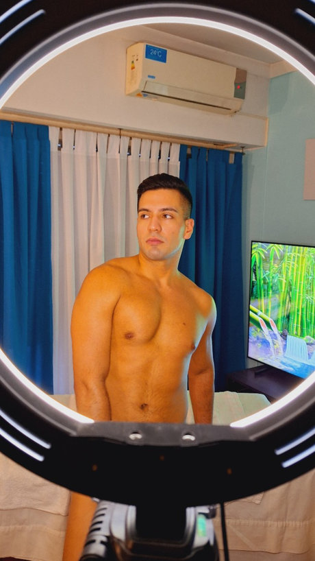 BenXXX_ onlyfans pictures