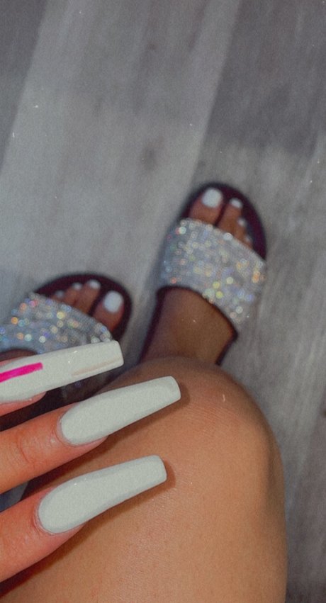 Minic33 onlyfans explicit content