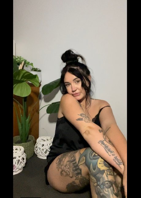 Hollie Anderson feet onlyfans