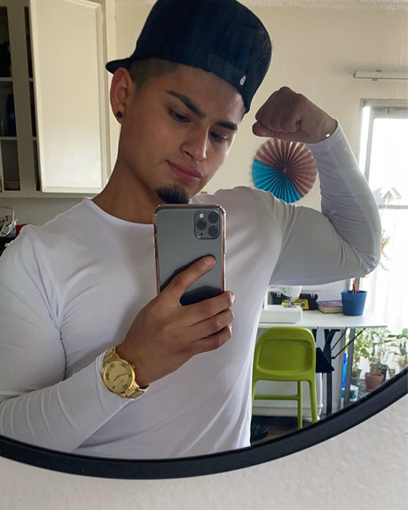 Roger Cruz onlyfans naked leaked