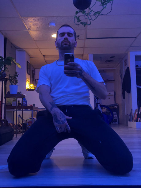 CartierHartt feet onlyfans