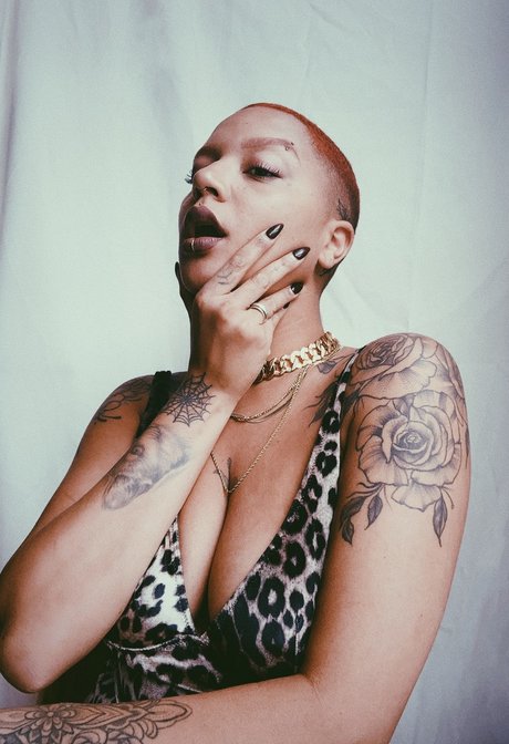 MilaVanillaa leaked onlyfans.