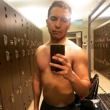 Camus de Acuario only fans nude