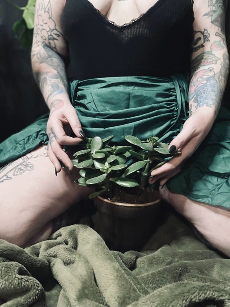 Miss Blu Rose onlyfans tits