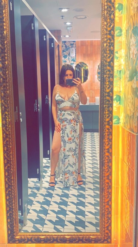 Missblueyees only fans leaks