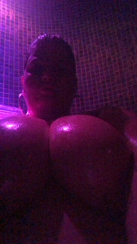 Curvy kezza leak onlyfans