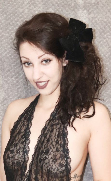 MissLolaAddams onlyfans images