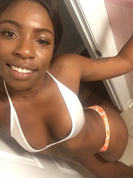 Kelsey Kim onlyfans strip tease