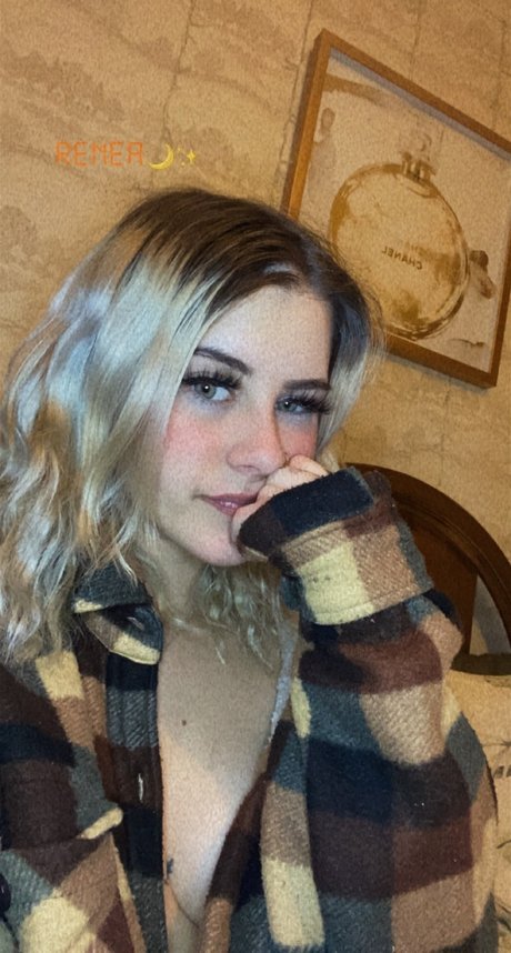 Babe girl onlyfans photo