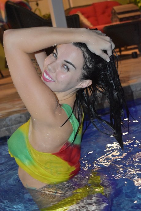 hotlittlehippy onlyfans naked leaks