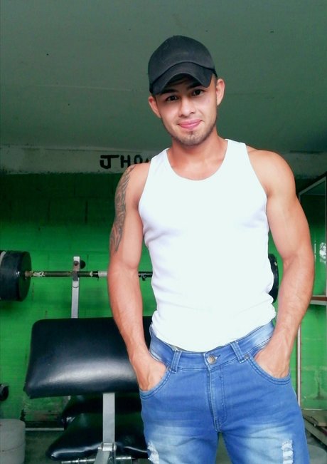 John Gonz lez onlyfans striptease