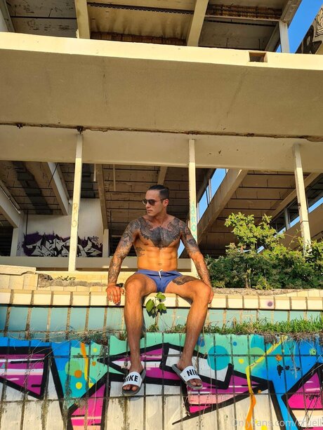 Mister Cruell topless onlyfans