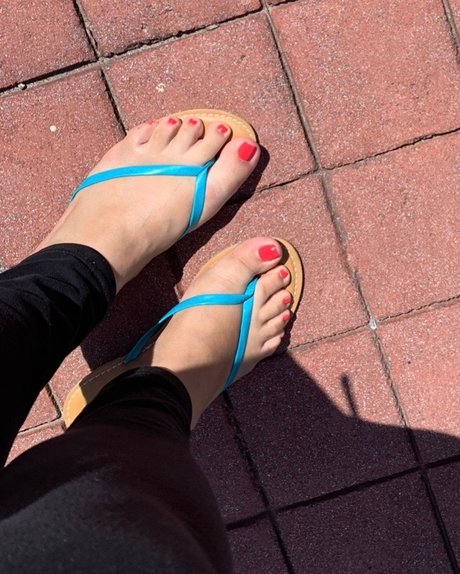 Vixenprettyfeet on onlyfans