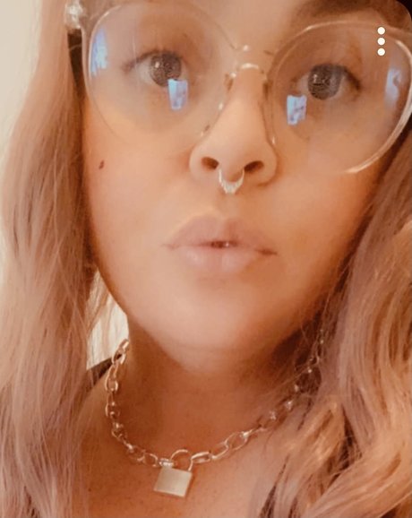 HotwifeSarah onlyfans leaked tits