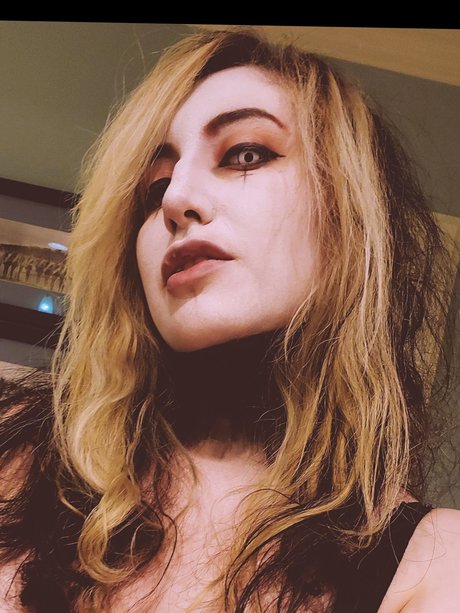 BigTiddieGothGf onlyfans content type