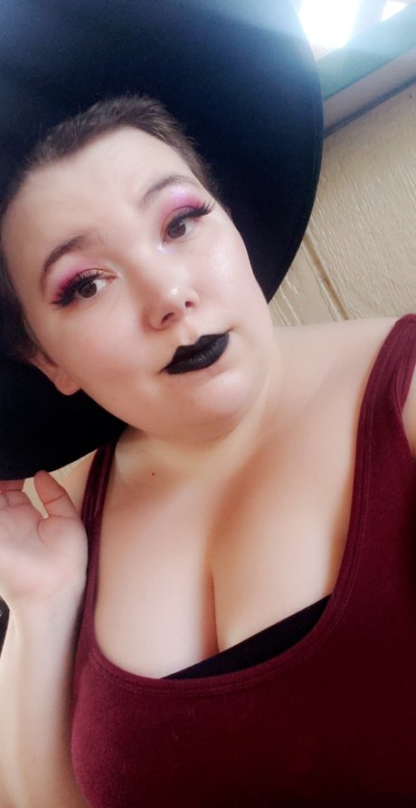 Karnal Kitten strip onlyfans