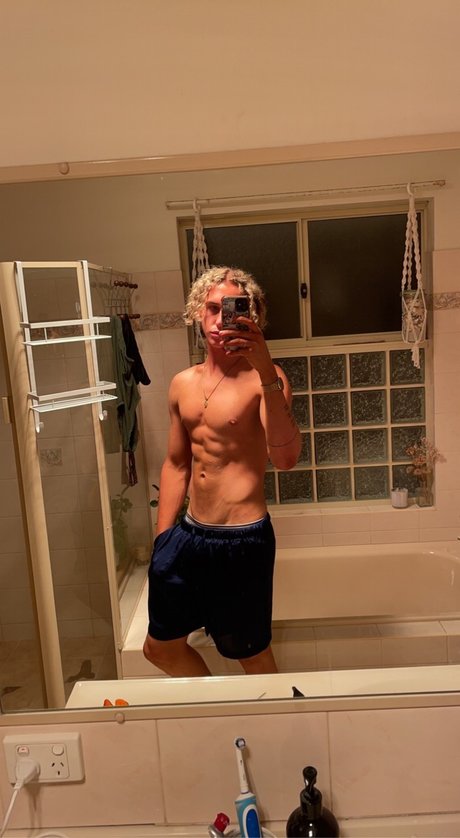 Hung Aussie free onlyfans