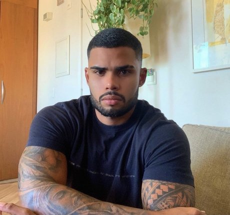 Italo Magalhaes nude only fans