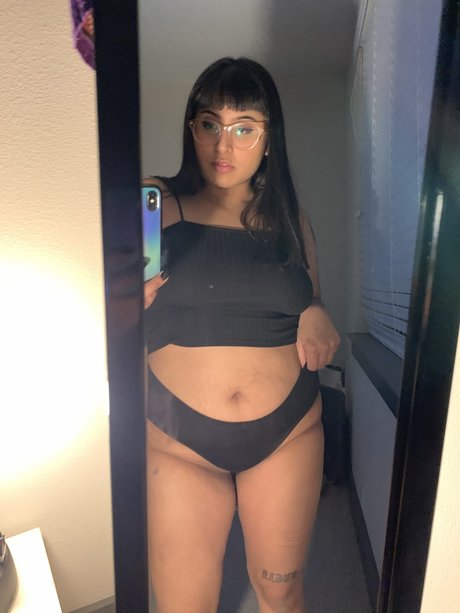 Kara Mel_ onlyfans model