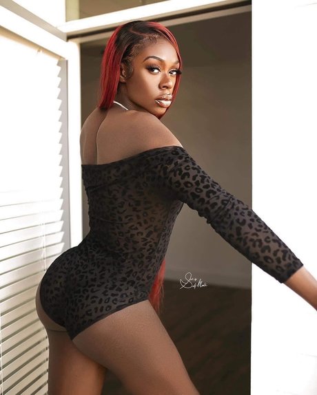 BIG MAMA C_ onlyfans naked