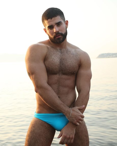 karlitos Amarilla onlyfans model