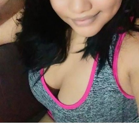 Morenita98 onlyfans sexy