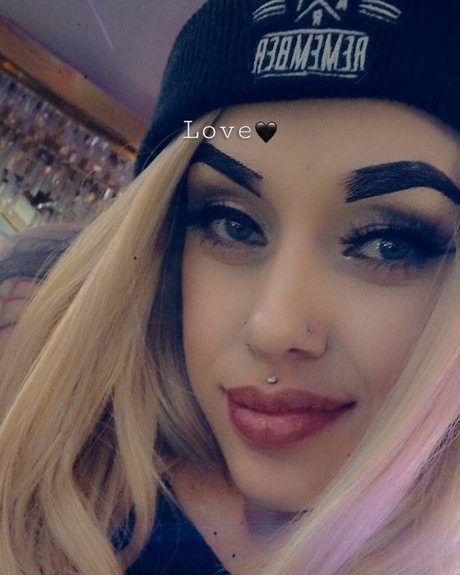 MoonBabe420 onlyfans leaks