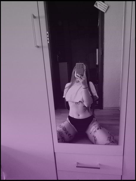 Mondays Chill is on onlyfans