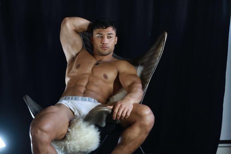 Momophysique naked only fans