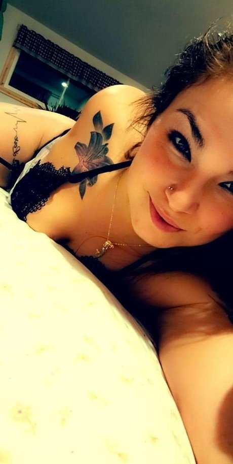 _MomeeStrong onlyfans leak