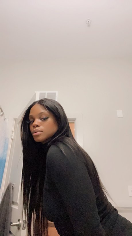 MollieMeGaMillion onlyfans photos