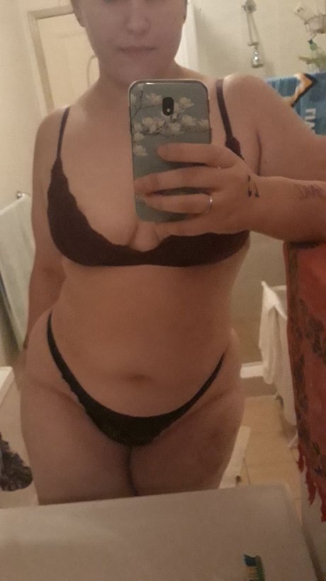 Remi Rouge sexy onlyfans