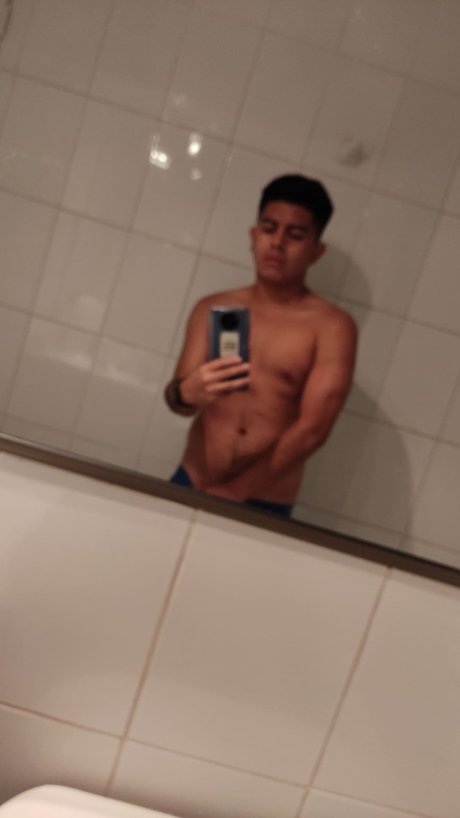 El Morenitoxxx onlyfans leak naked