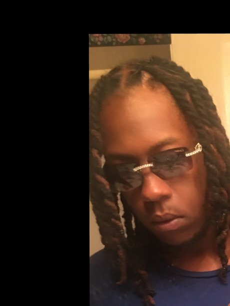 10inGLOCK onlyfans strip tease