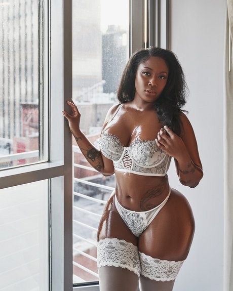 Charlotte Lavish VIP naked onlyfans leaks