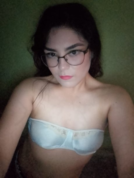 Criseyda Wong on onlyfans