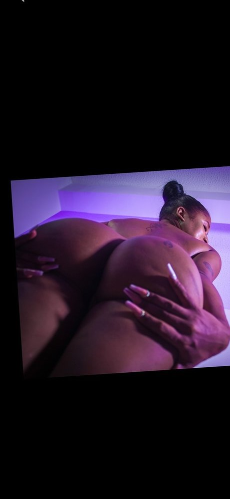 Flordeebano onlyfans star