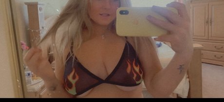 Flora Mae_ onlyfans content type