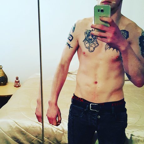 Drew Pleasure topless onlyfans