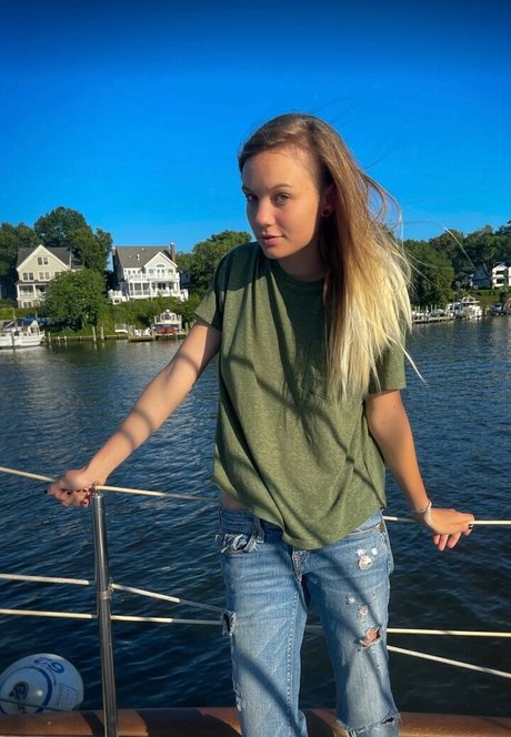 Brawniebee onlyfans x