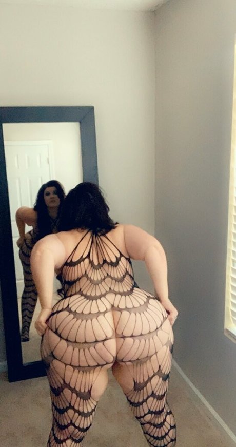 CrystalMcbootay nude onlyfans leaks