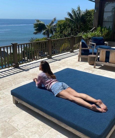 Cindy Crawford onlyfans leak ass